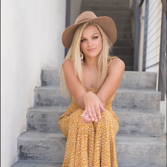 Meet your Posher, Audrey - Picture 1 of 1